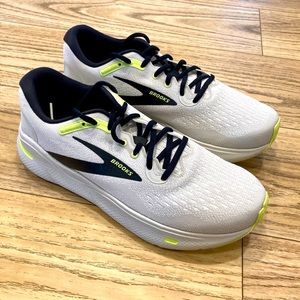 Brooks Men’s Ghost MAX Running Shoes